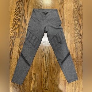 NWOT Old Navy Active Go-Dry Legging with Mesh & Ribbed Leg Detailing